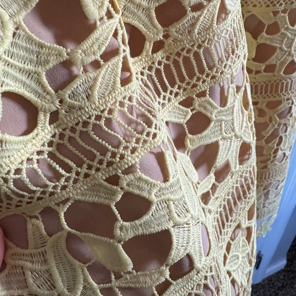 Lace dress - Picture 4 of 6